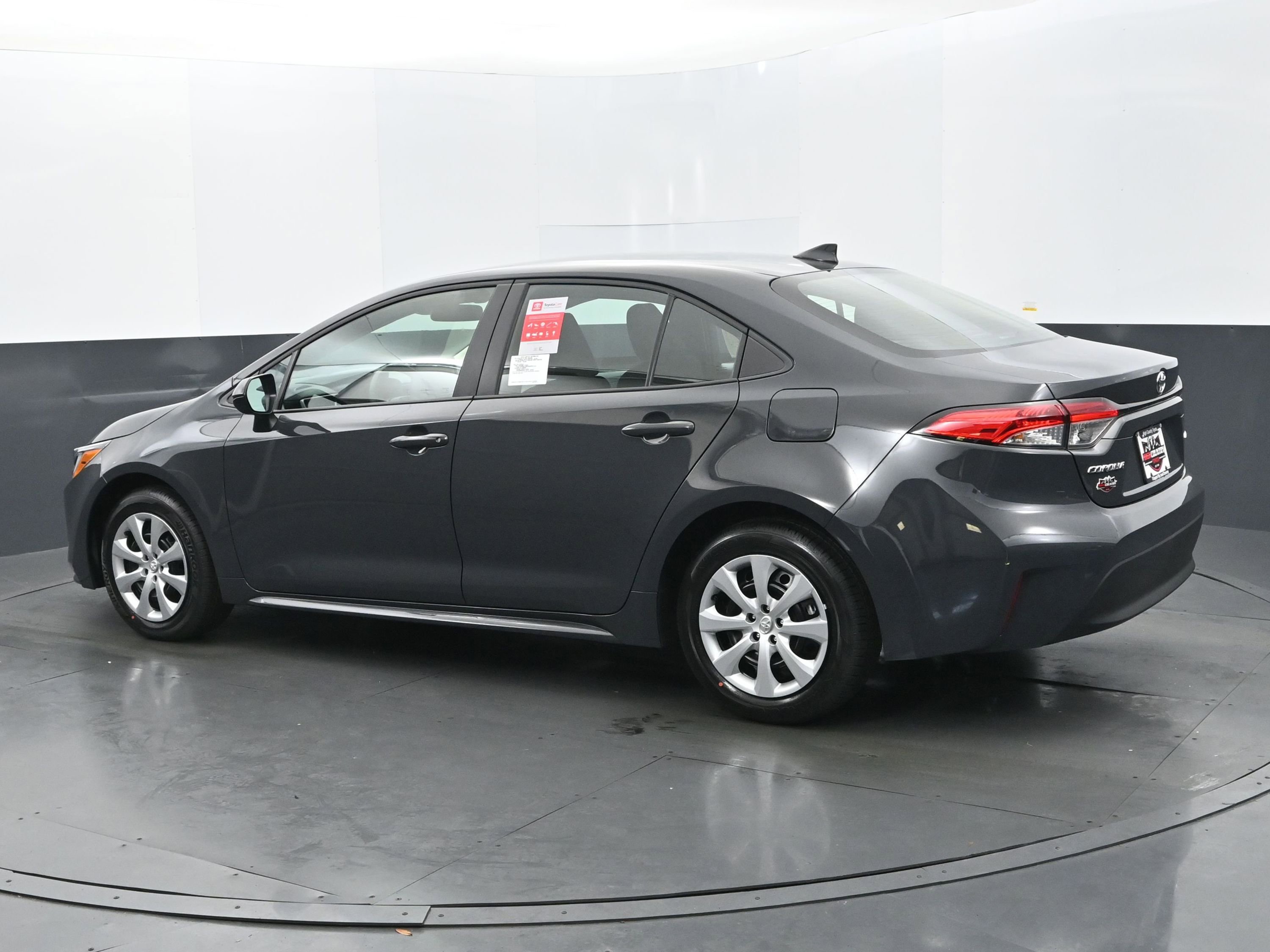 Used 2025 Toyota Corolla LE image 3