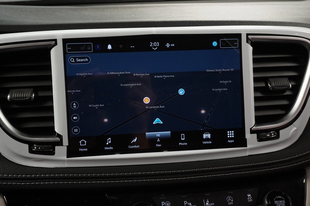 New 2023 Chrysler Pacifica Limited w/ Uconnect Theater Family Group image 24