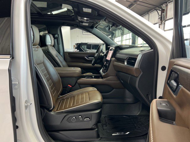 Used 2025 GMC Yukon XL Denali Ultimate w/ LPO, Floor Liner Package image 12