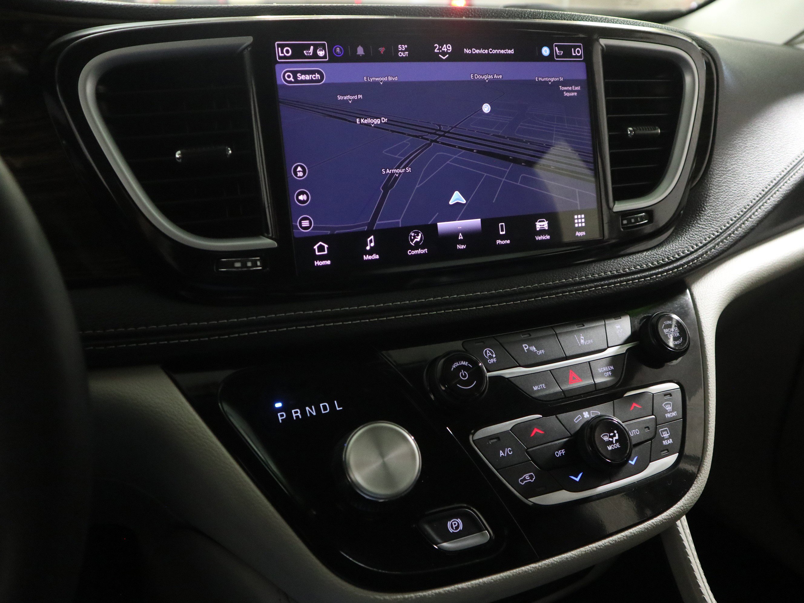 Used 2024 Chrysler Pacifica Limited image 24