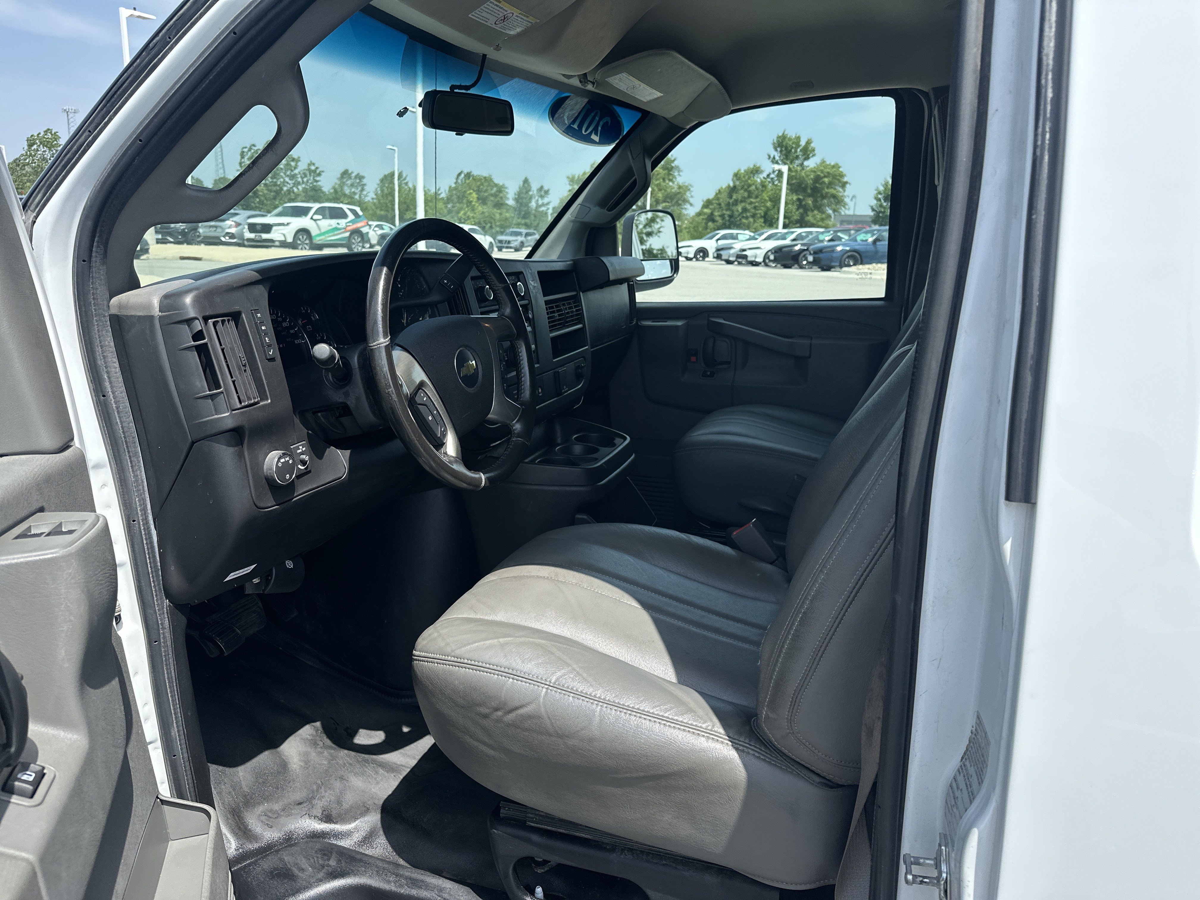 Used 2019 Chevrolet Express 3500 w/ Driver Convenience Package RWD image 11