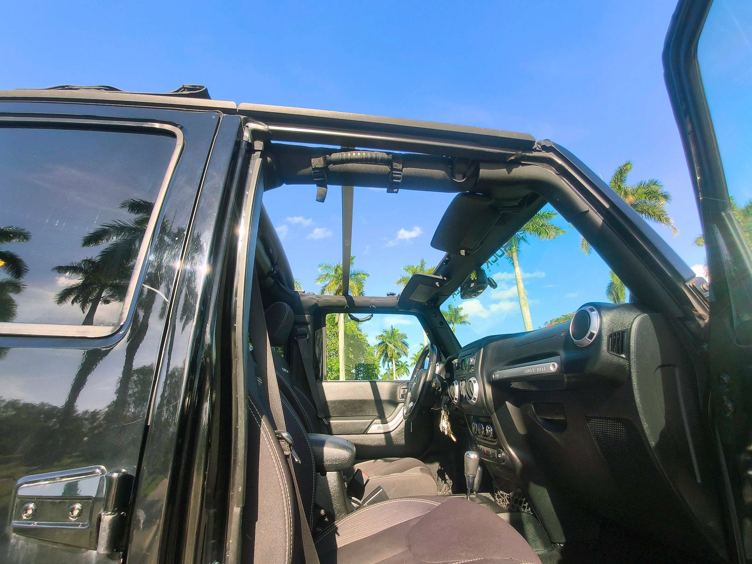 Used 2014 Jeep Wrangler Unlimited Rubicon w/ Connectivity Group AWD/4WD image 38