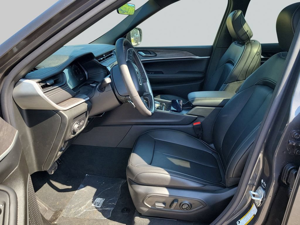 New 2026 Jeep Grand Cherokee Limited w/ Limited Altitude Package RWD image 30