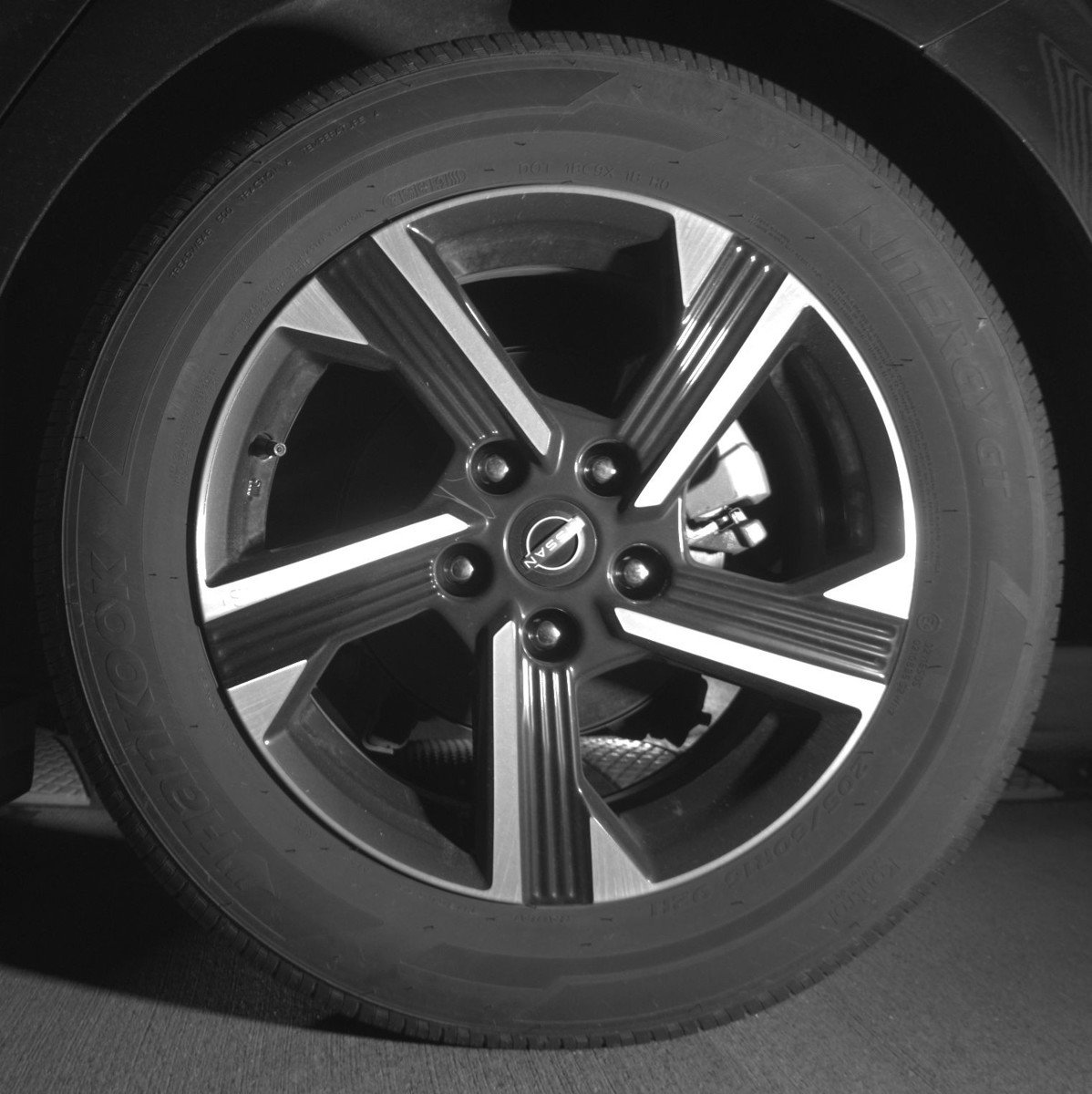 Used 2025 Nissan Sentra SV FWD image 13