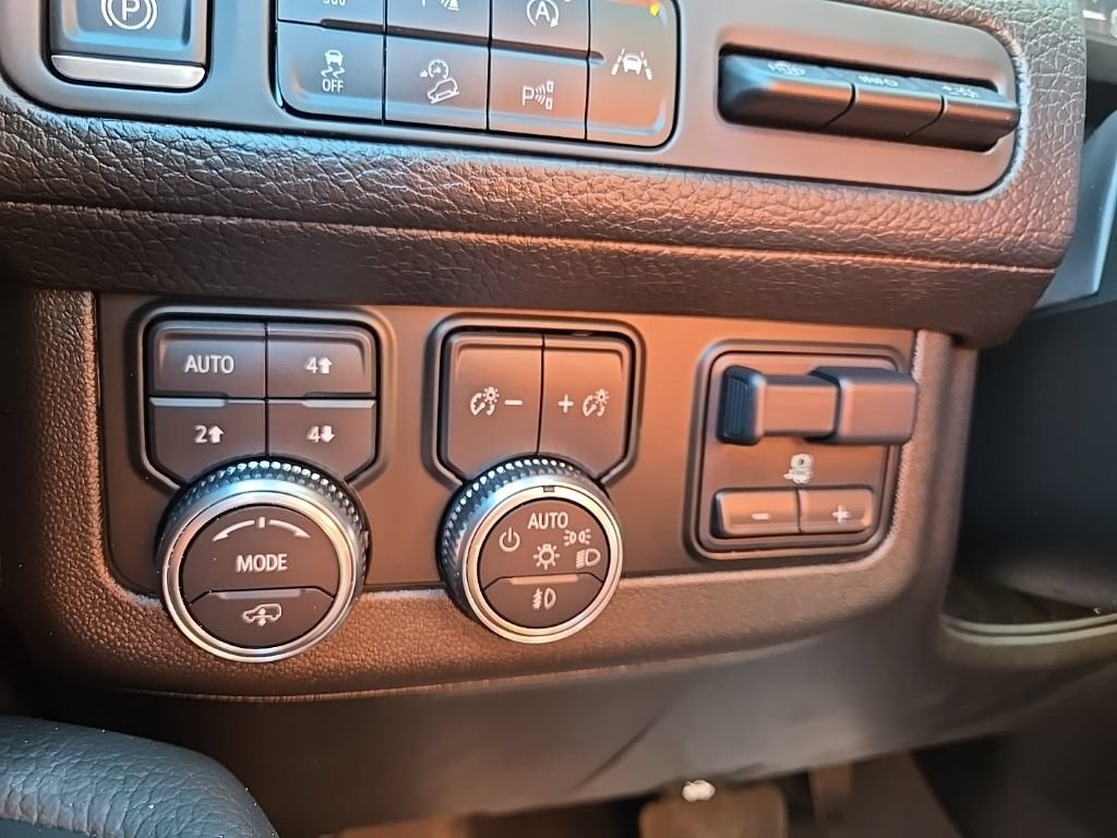 Used 2024 GMC Yukon XL Denali w/ Advanced Technology Package AWD/4WD image 49
