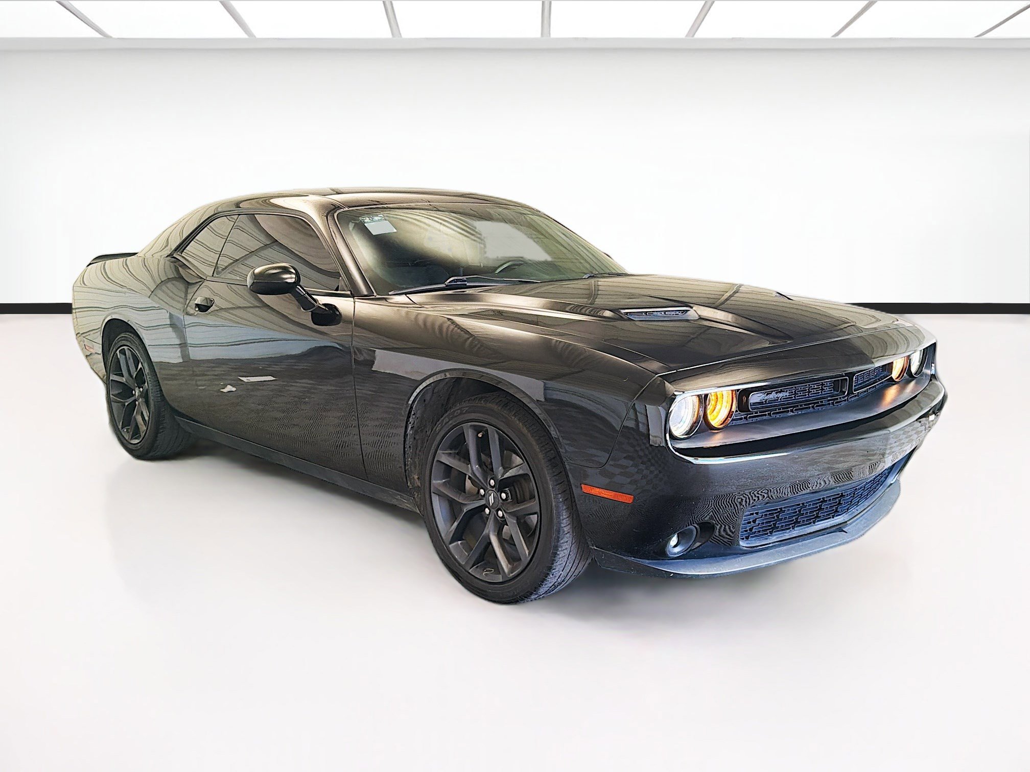 Used 2021 Dodge Challenger SXT w/ Blacktop Package RWD image 3