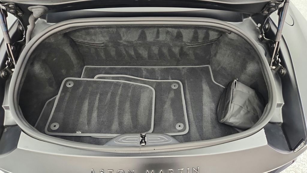 Used 2022 Aston Martin V8 Vantage Roadster image 37