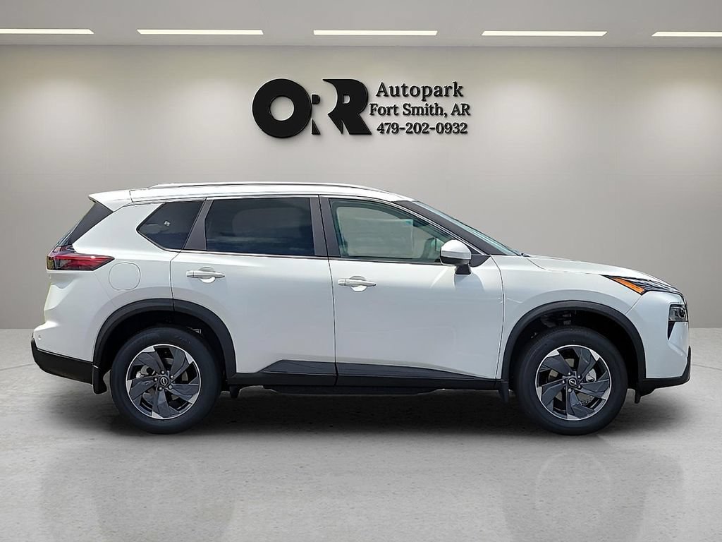Used 2025 Nissan Rogue SV w/ SV Premium Package FWD image 6