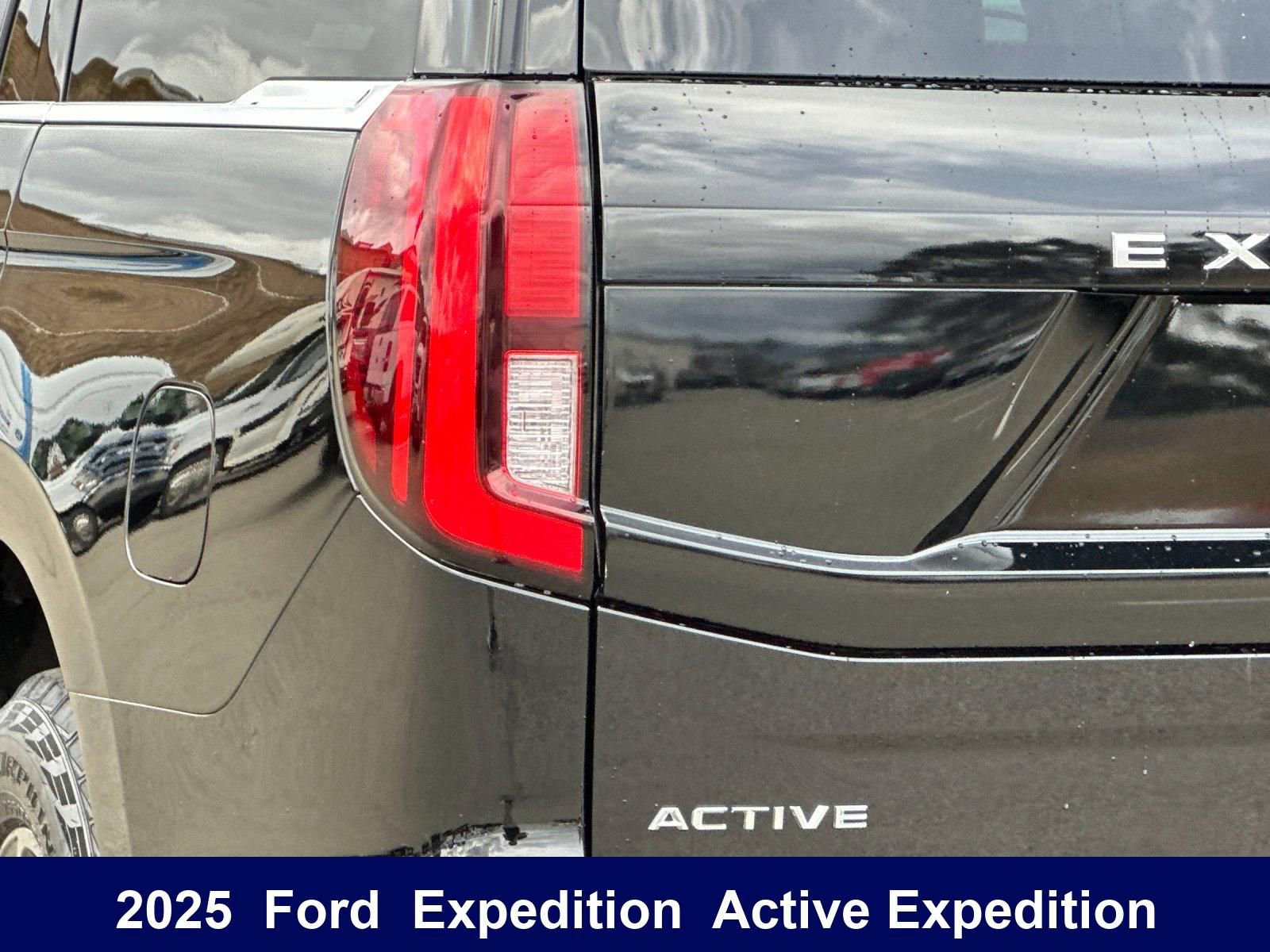 Used 2025 Ford Expedition Active AWD/4WD image 35