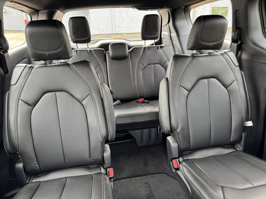 New 2027 Chrysler Pacifica Select FWD image 13