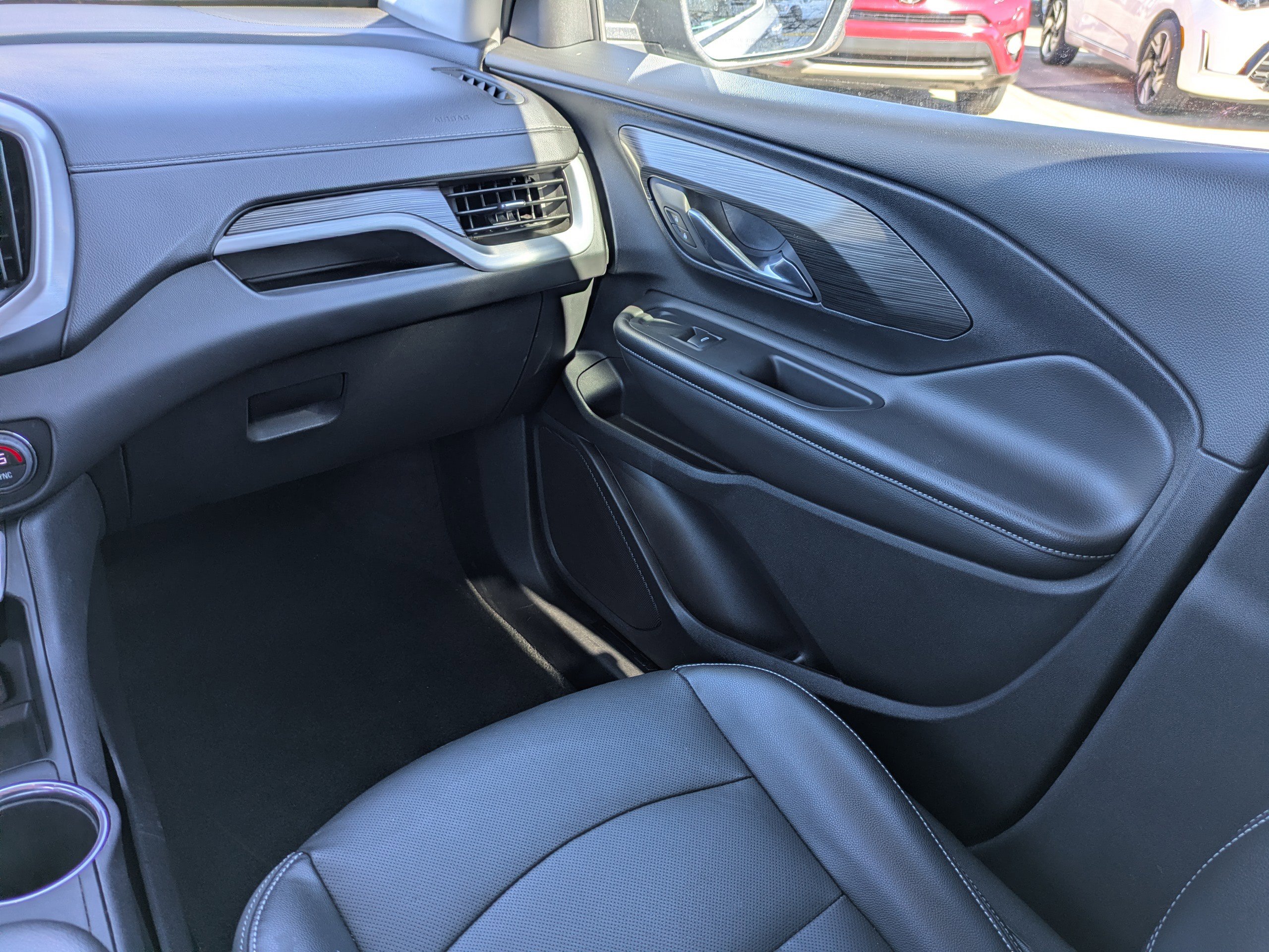 Used 2023 GMC Terrain SLT image 19