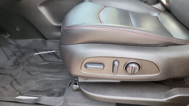 Used 2022 Chevrolet Equinox RS w/ RS Leather Package image 21