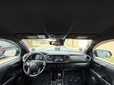 Used 2019 Toyota Tacoma TRD Sport AWD/4WD image 32