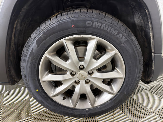 Used 2018 Jeep Cherokee Limited AWD/4WD image 14