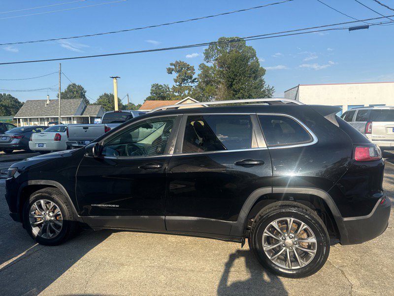 Used 2019 Jeep Cherokee Latitude Plus image 2