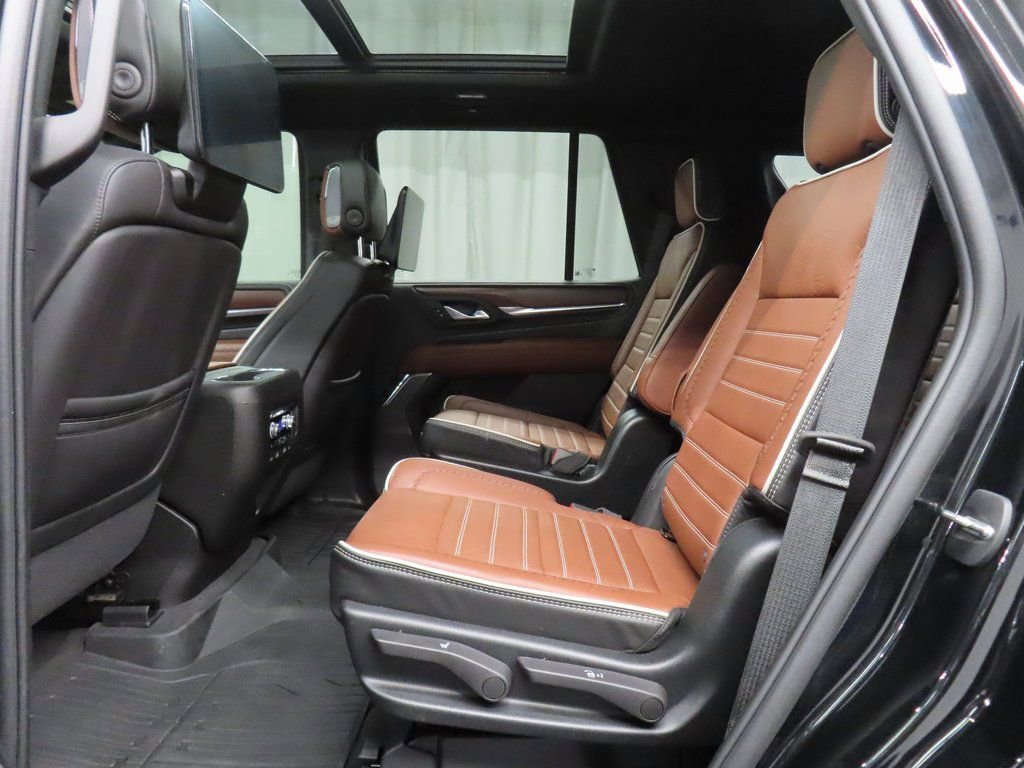 Used 2023 GMC Yukon Denali Ultimate w/ LPO, Floor Liner Package AWD/4WD image 10
