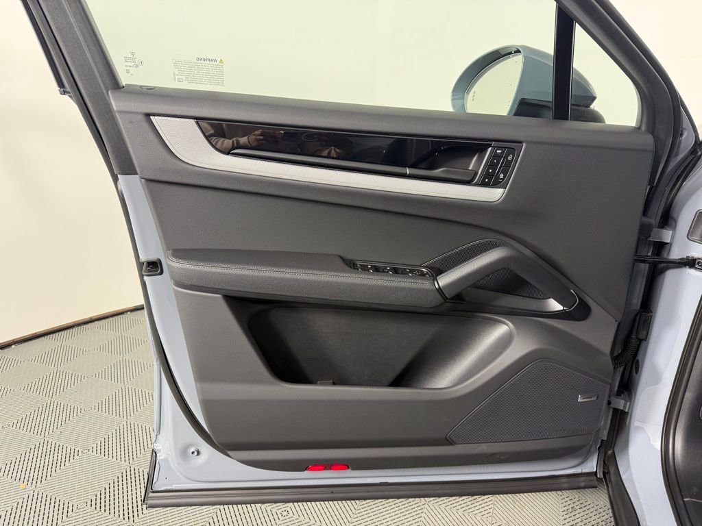 Certified 2025 Porsche Cayenne Coupe image 19