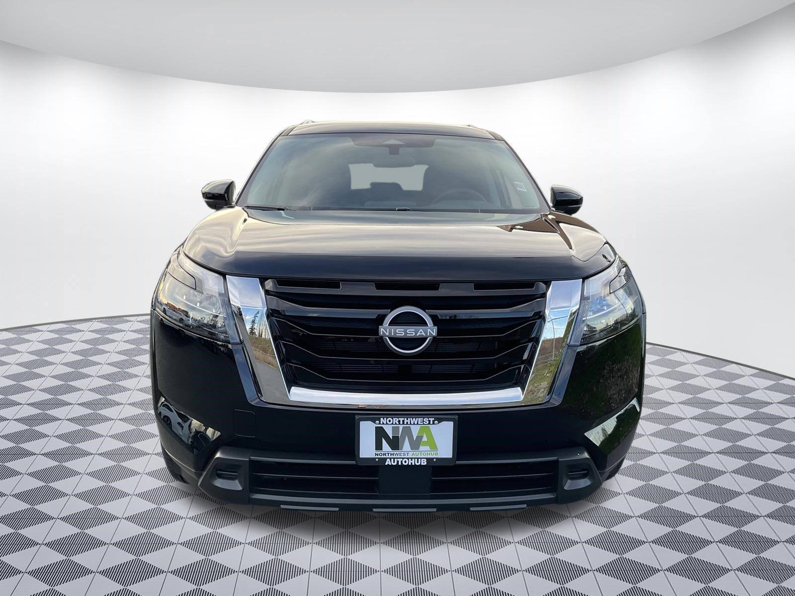 Used 2025 Nissan Pathfinder SV w/ Black Appearance Package image 5