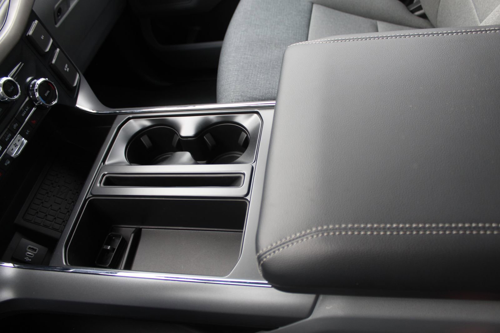 New 2025 Ford F150 XLT w/ Equipment Group 302A MID image 32