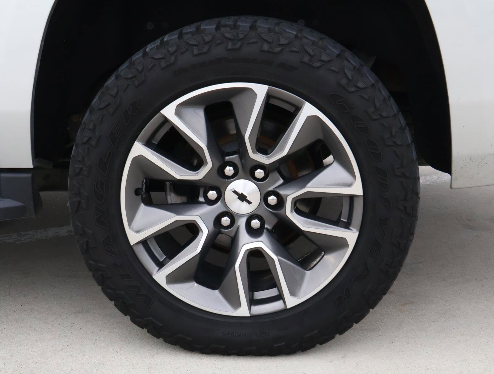 Used 2019 Chevrolet Suburban LT image 8