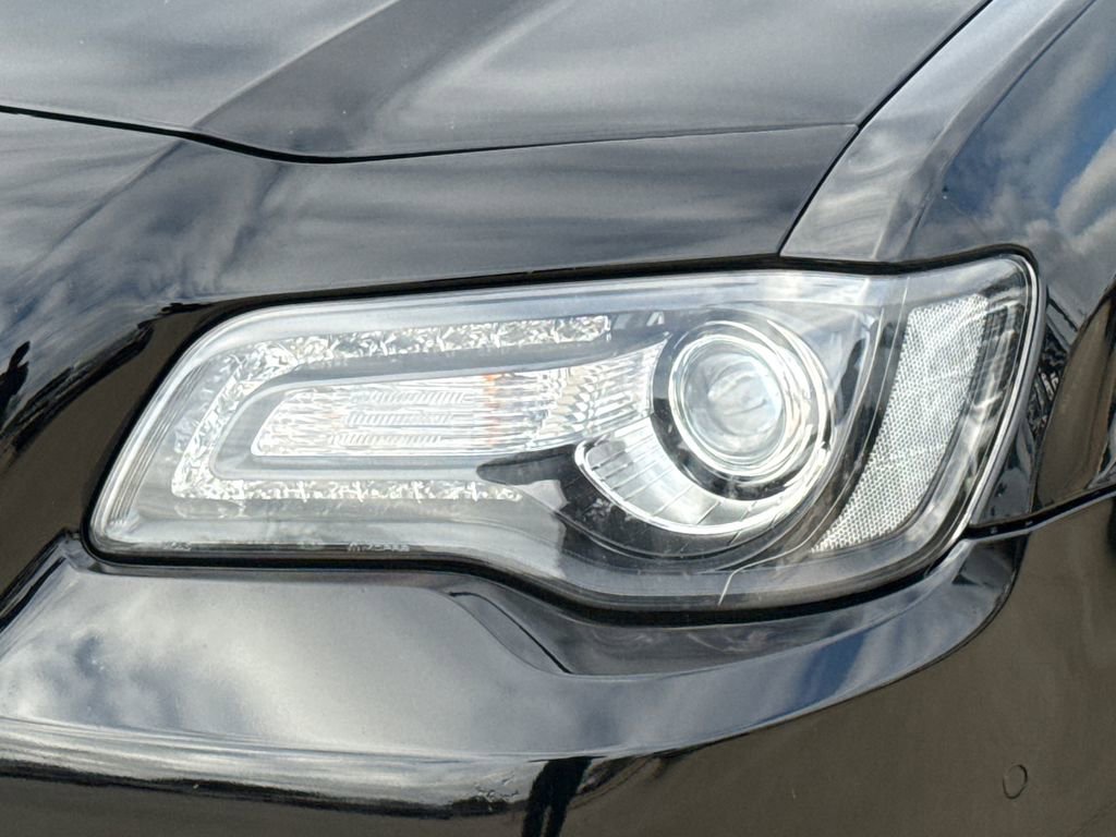 Used 2022 Chrysler 300 Touring L w/ Popular Equipment Group image 4