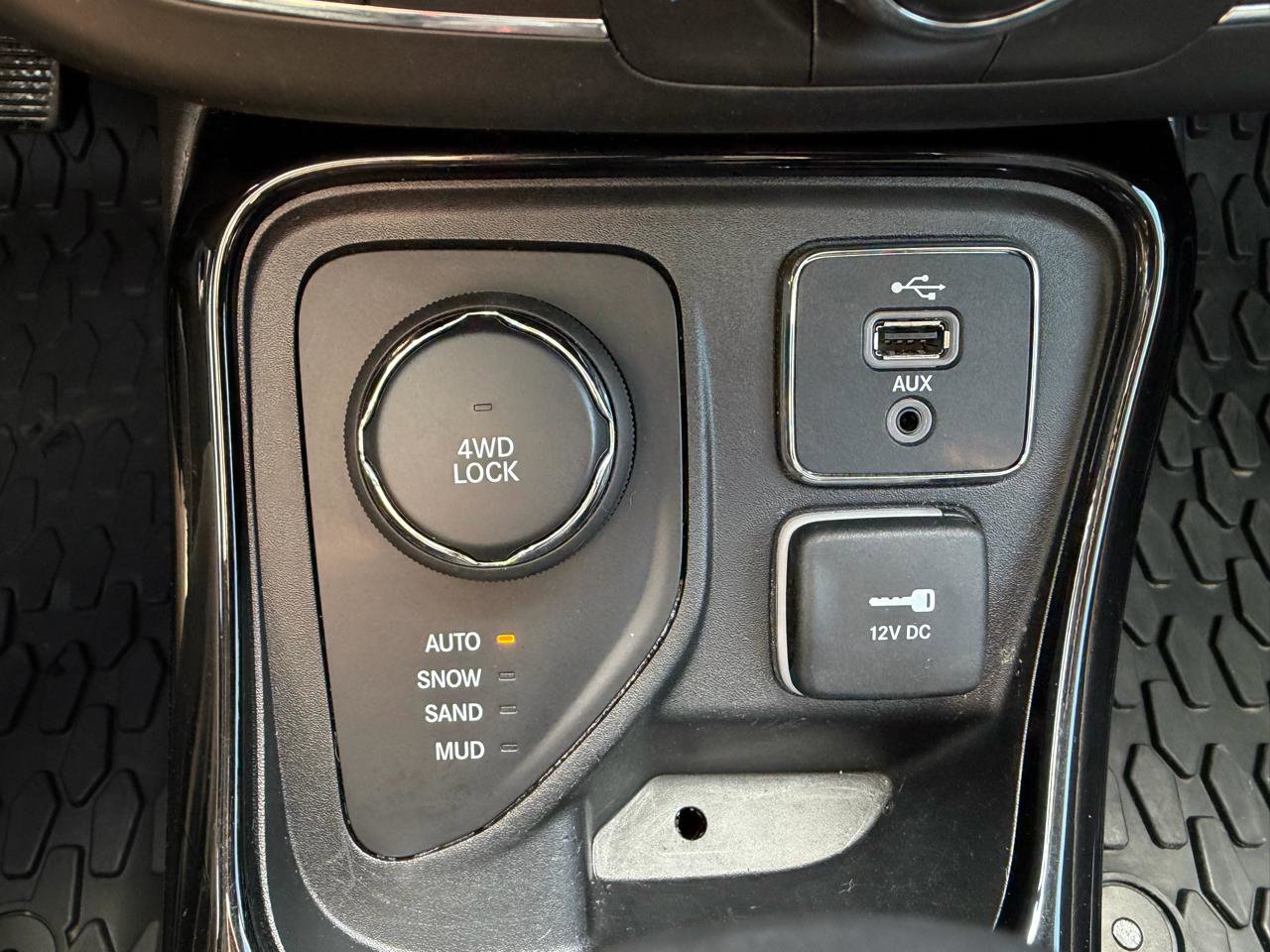 Used 2018 Jeep Compass Limited w/ Navigation Group AWD/4WD image 45