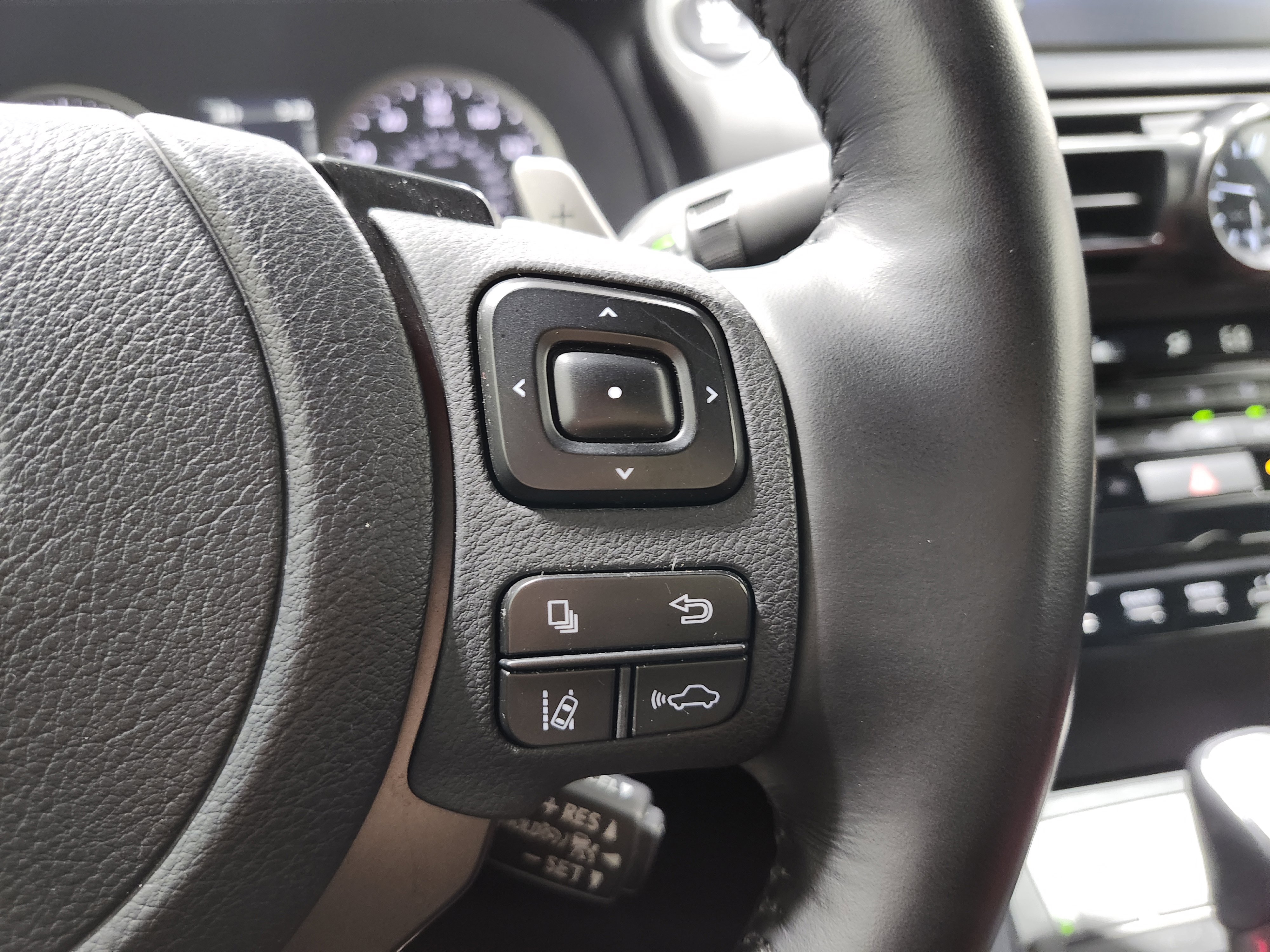 Used 2023 Lexus IS 300 w/ Premium Package image 37