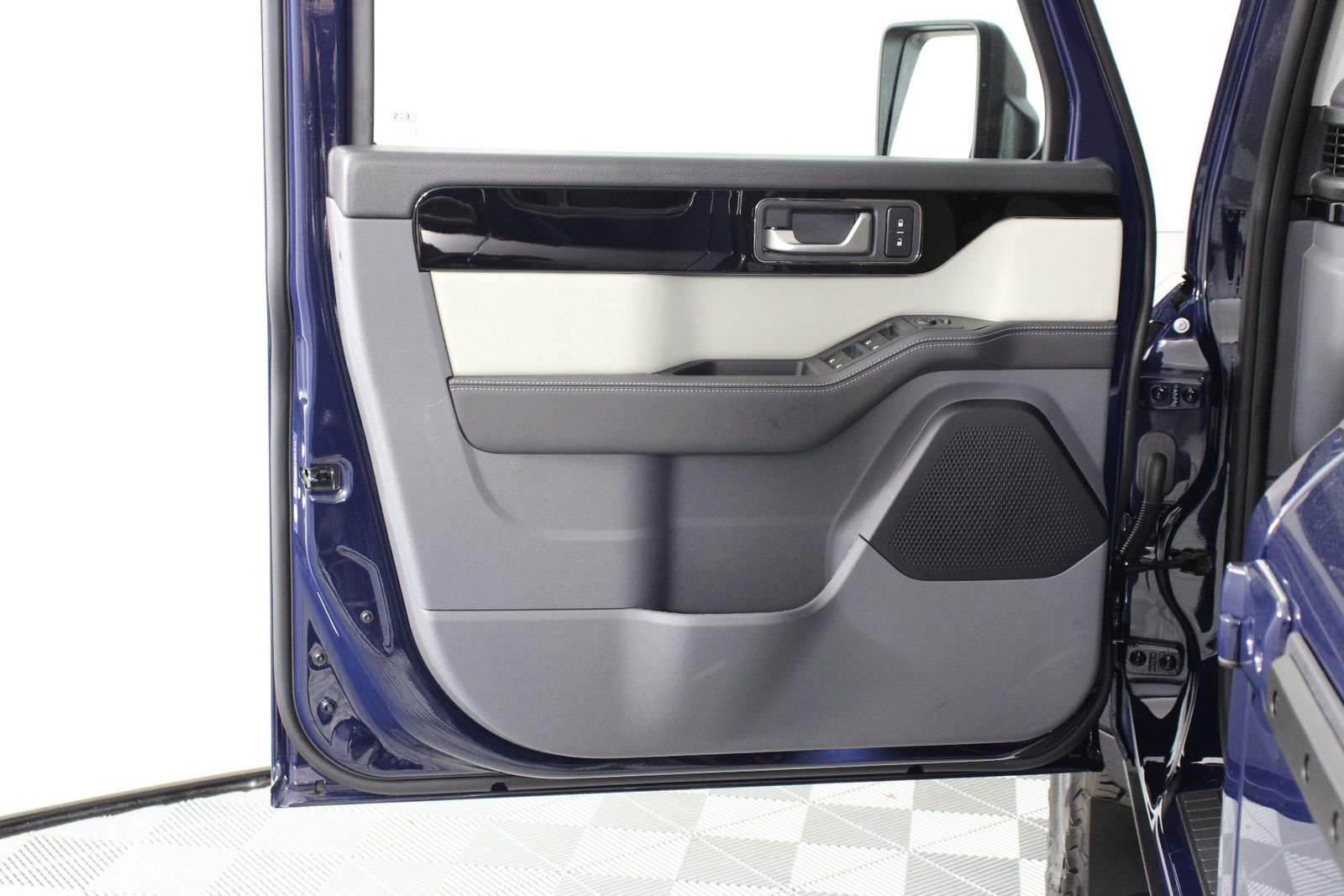 Used 2025 INEOS Grenadier AWD/4WD image 17