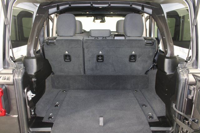 Used 2025 Jeep Wrangler Unlimited Sahara image 17