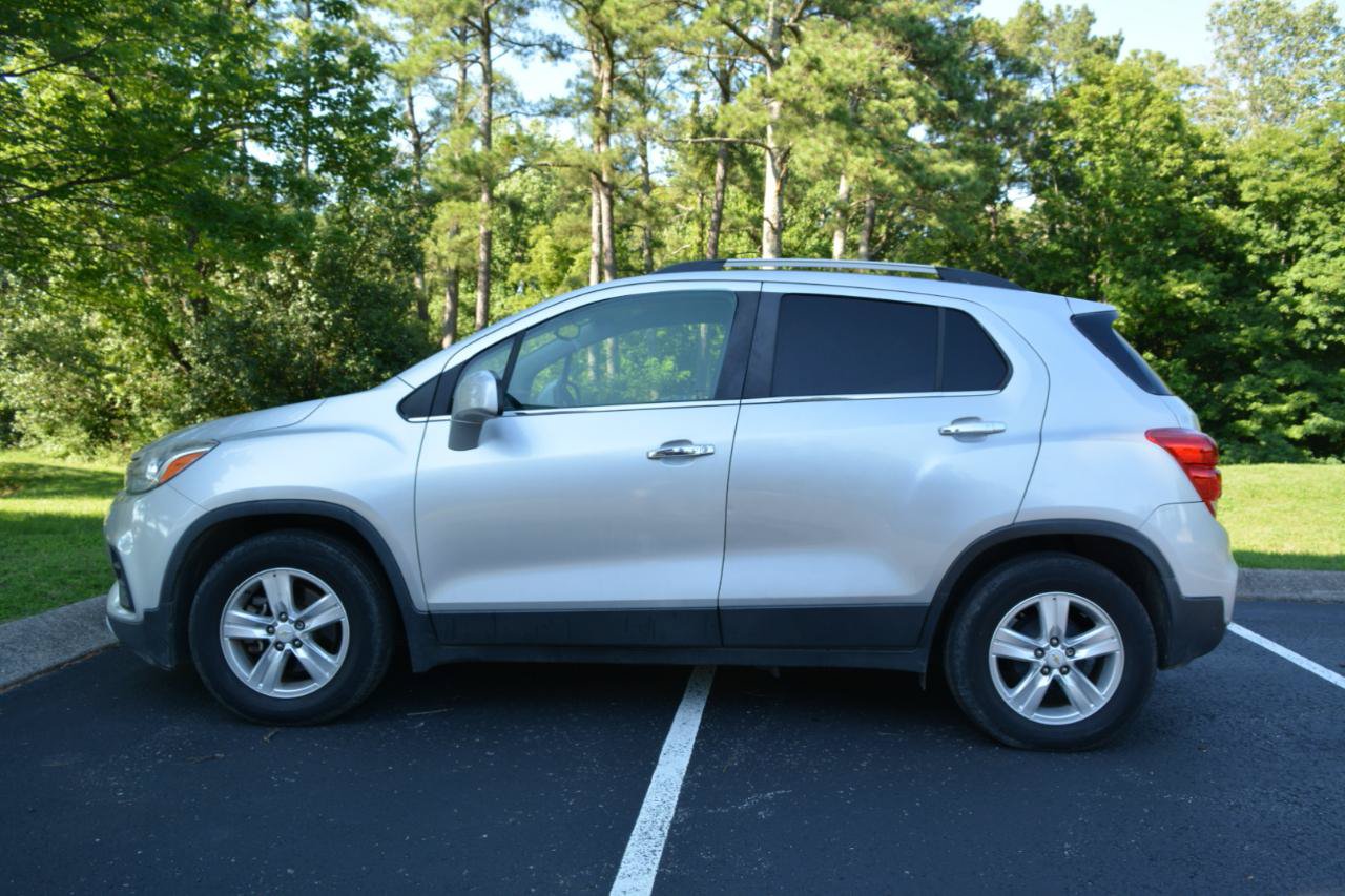 Used 2018 Chevrolet Trax LT w/ LT Convenience Package FWD image 8