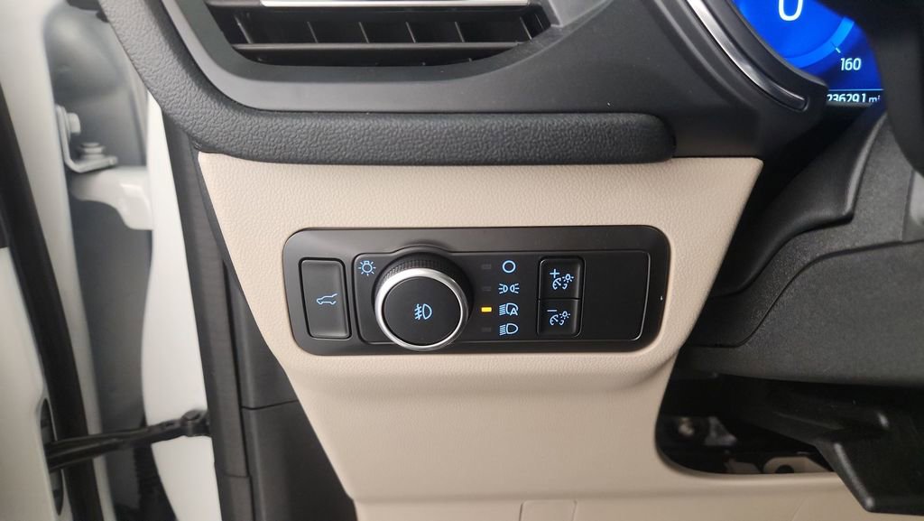 Certified 2022 Ford Escape Titanium w/ Class II Trailer Tow Package image 27