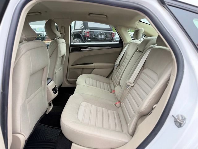 Used 2019 Ford Fusion SE FWD image 15