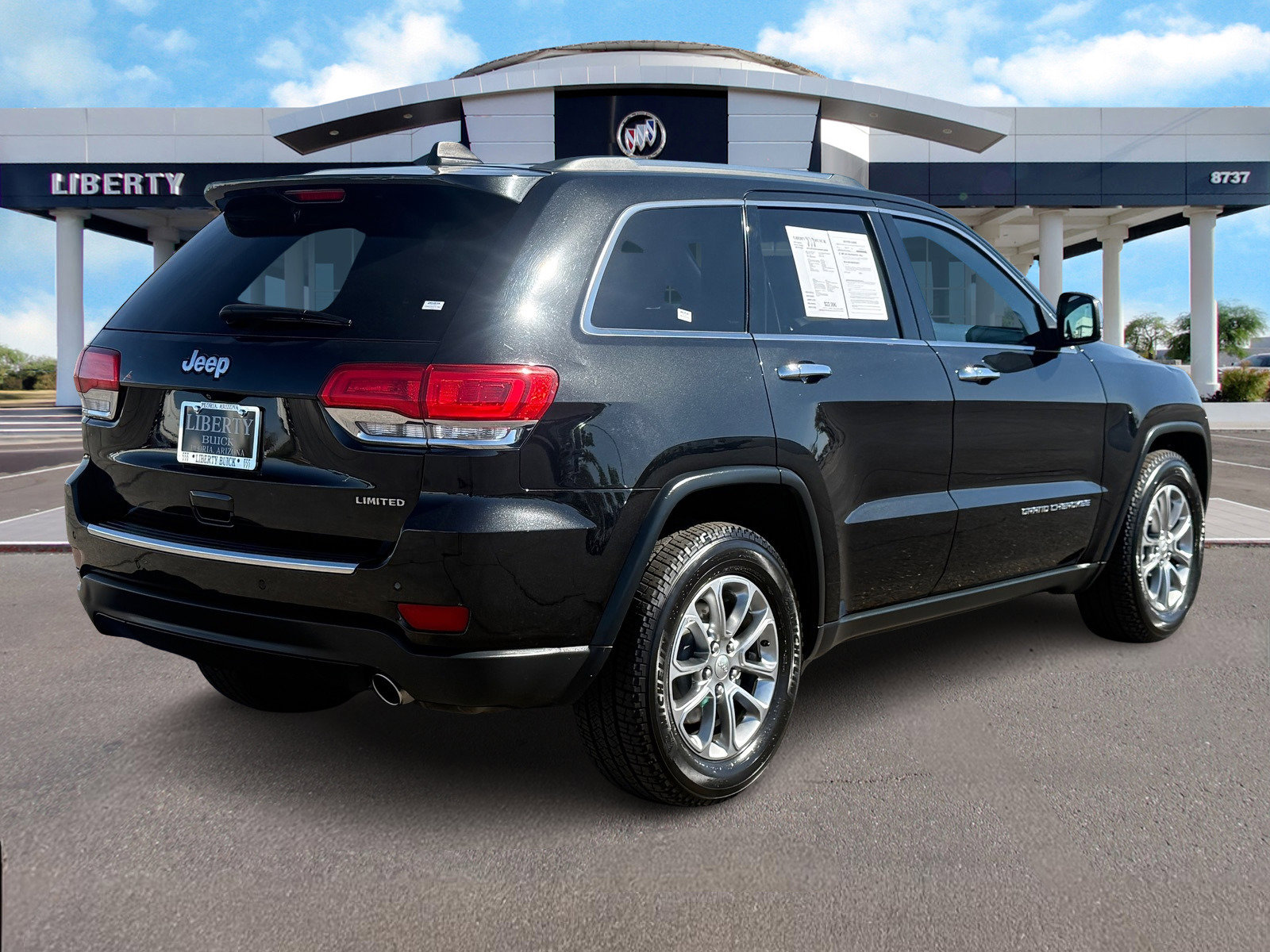Used 2015 Jeep Grand Cherokee Limited w/ Luxury Group II image 3