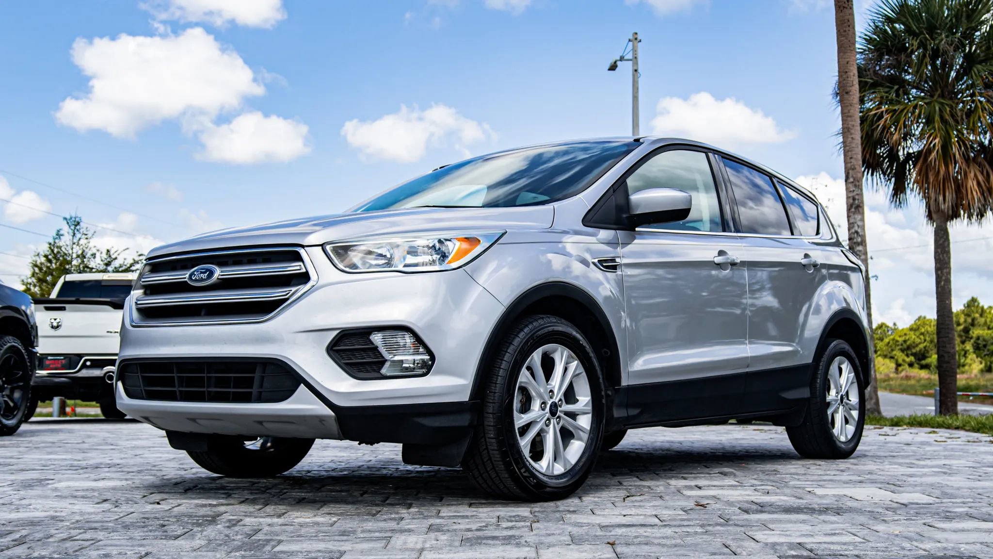 Used 2017 Ford Escape SE FWD image 3