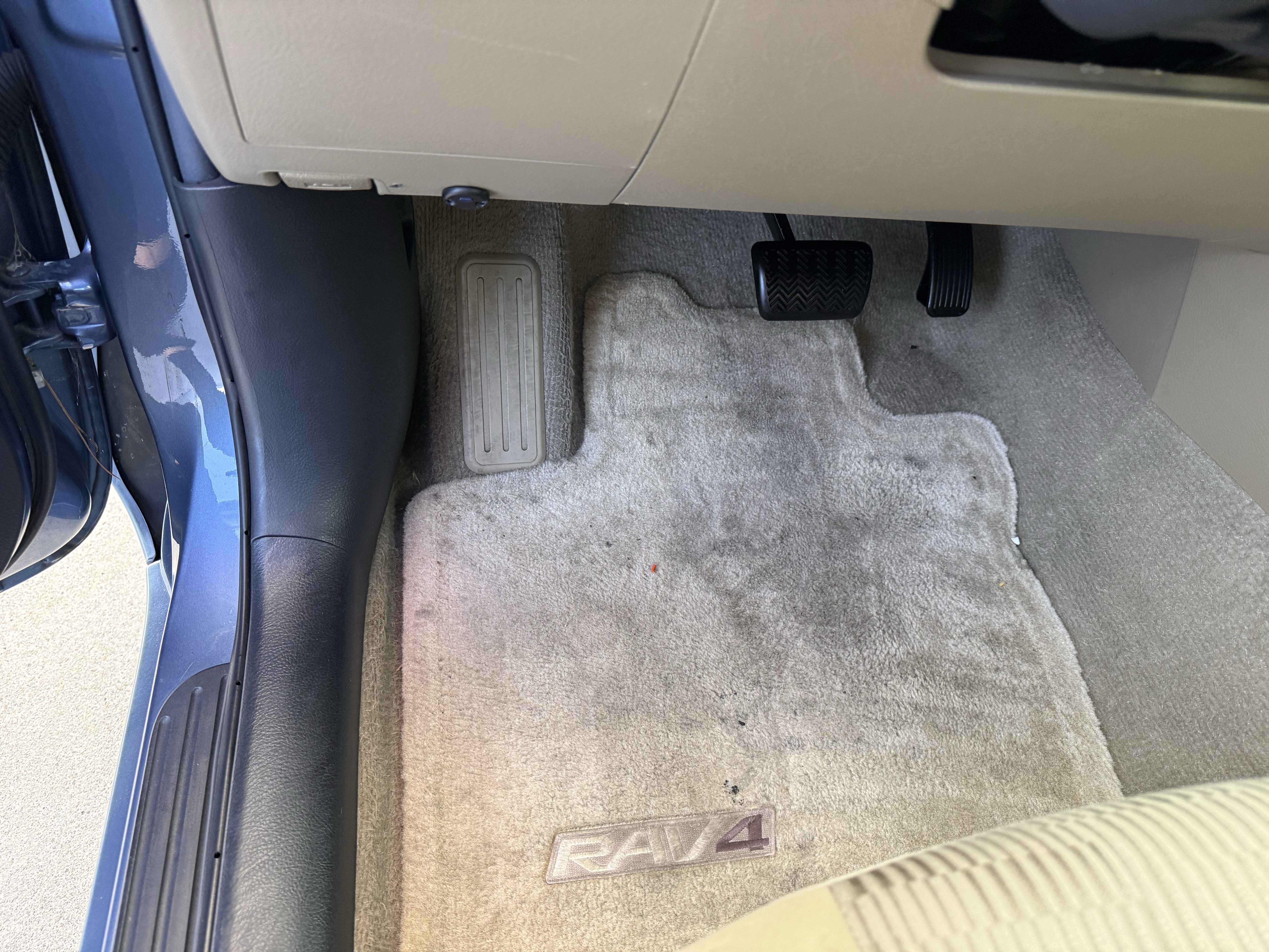 Used 2012 Toyota RAV4 FWD w/ 3rd Row image 12