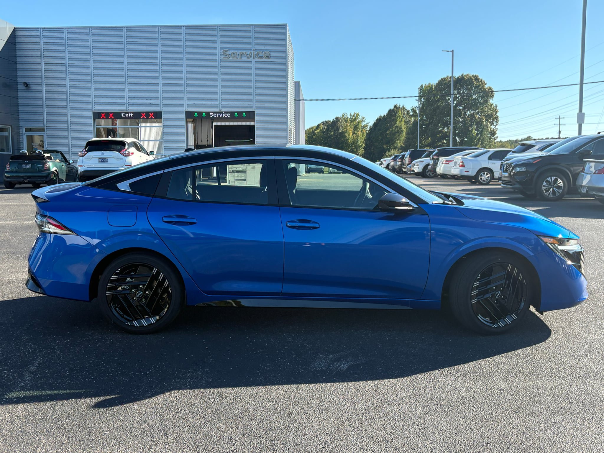 New 2027 Nissan Sentra SR w/ Floor Mat Package FWD image 6