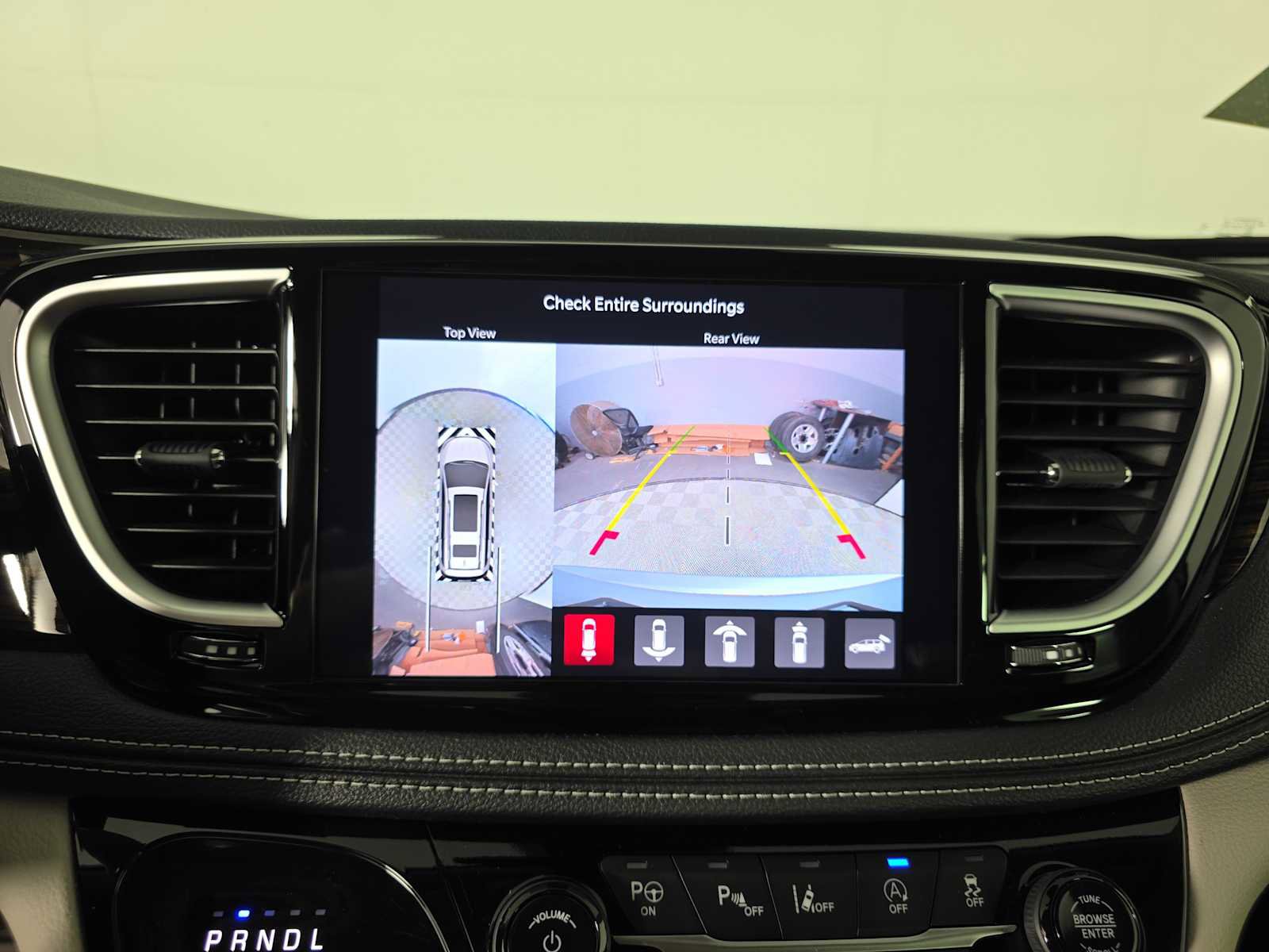 Used 2024 Chrysler Pacifica Limited image 15