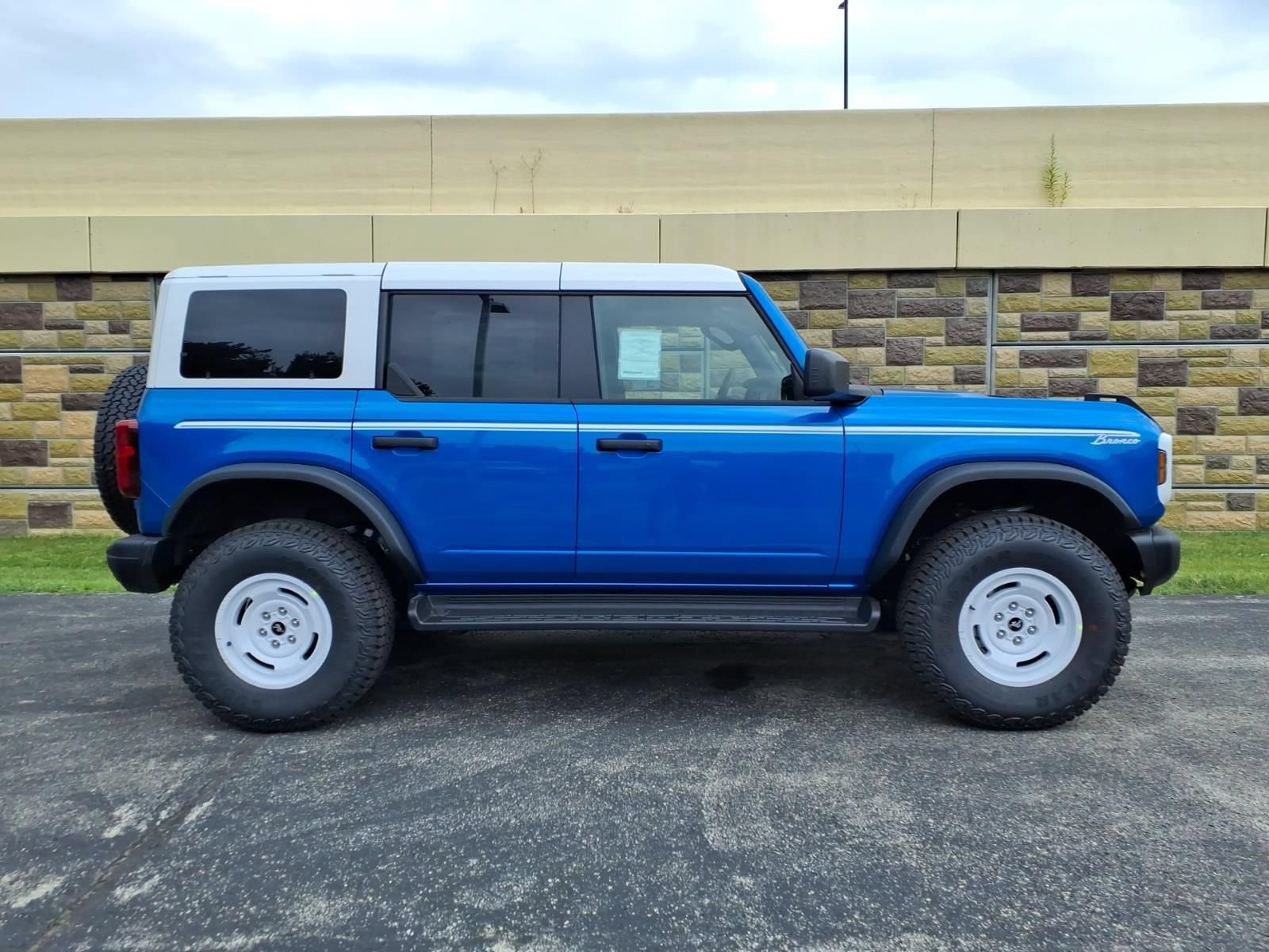 New 2026 Ford Bronco Heritage Edition AWD/4WD image 9