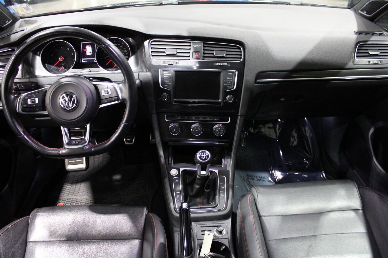 Used 2016 Volkswagen GTI SE FWD image 37