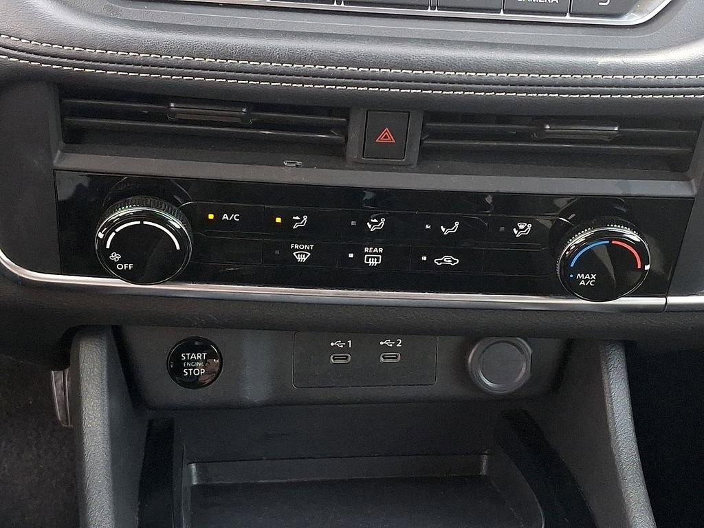 Used 2024 Nissan Rogue S image 15