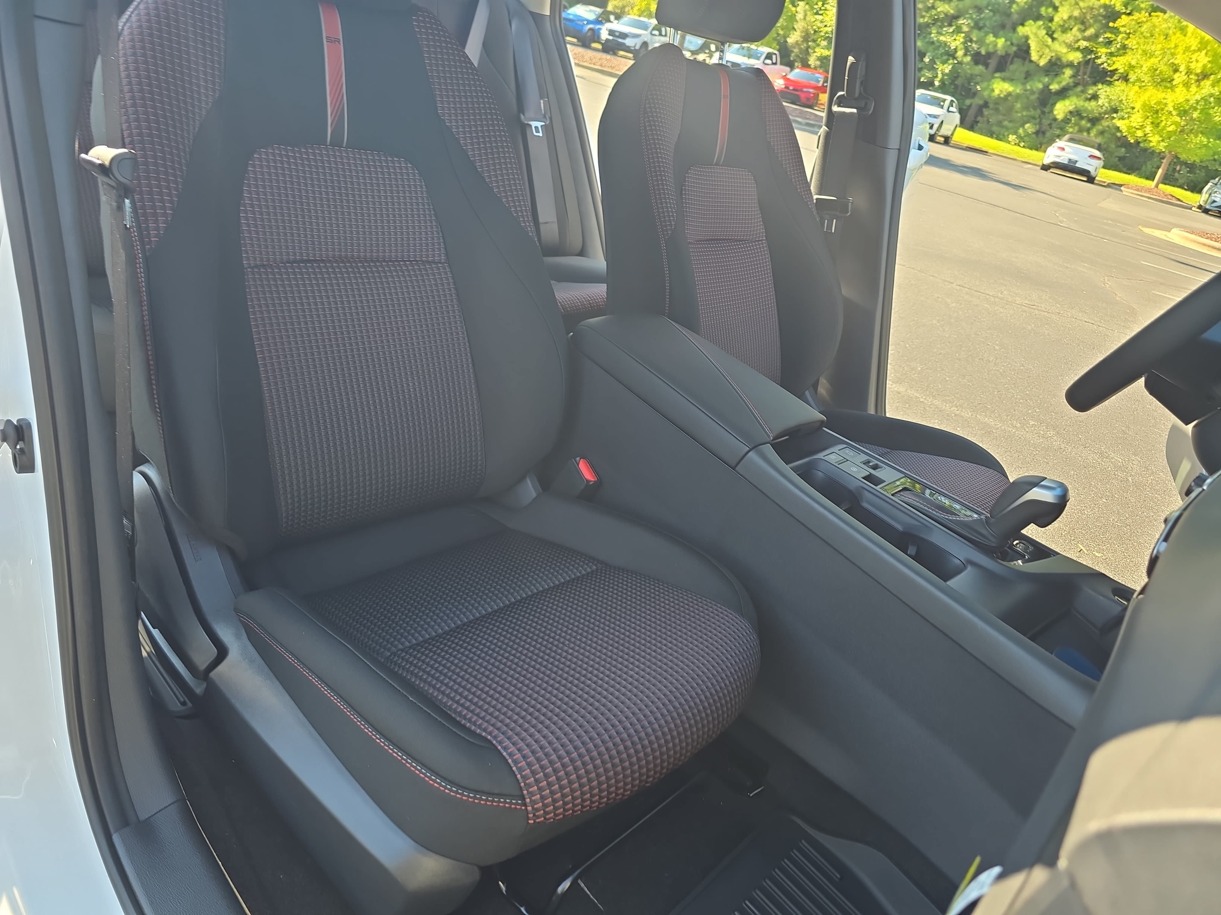 New 2027 Nissan Sentra SR w/ Floor Mat Package FWD image 10