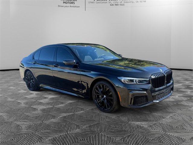 Used 2022 BMW 740i w/ M Sport Package image 3