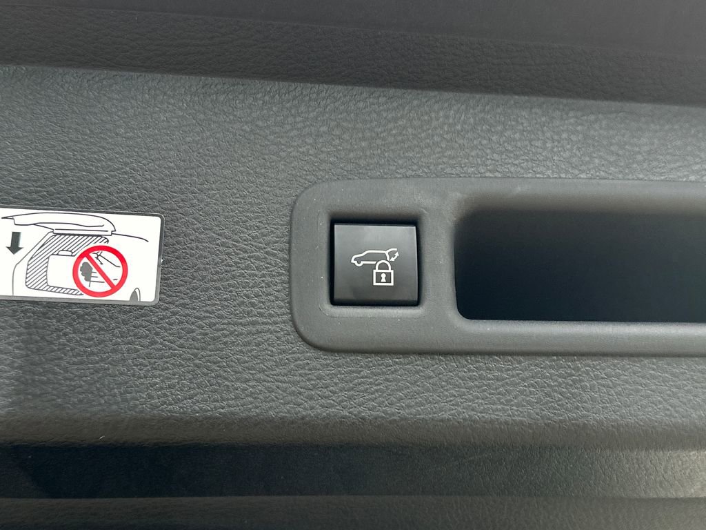 Used 2026 Toyota Sienna XLE Woodland Edition AWD/4WD image 7