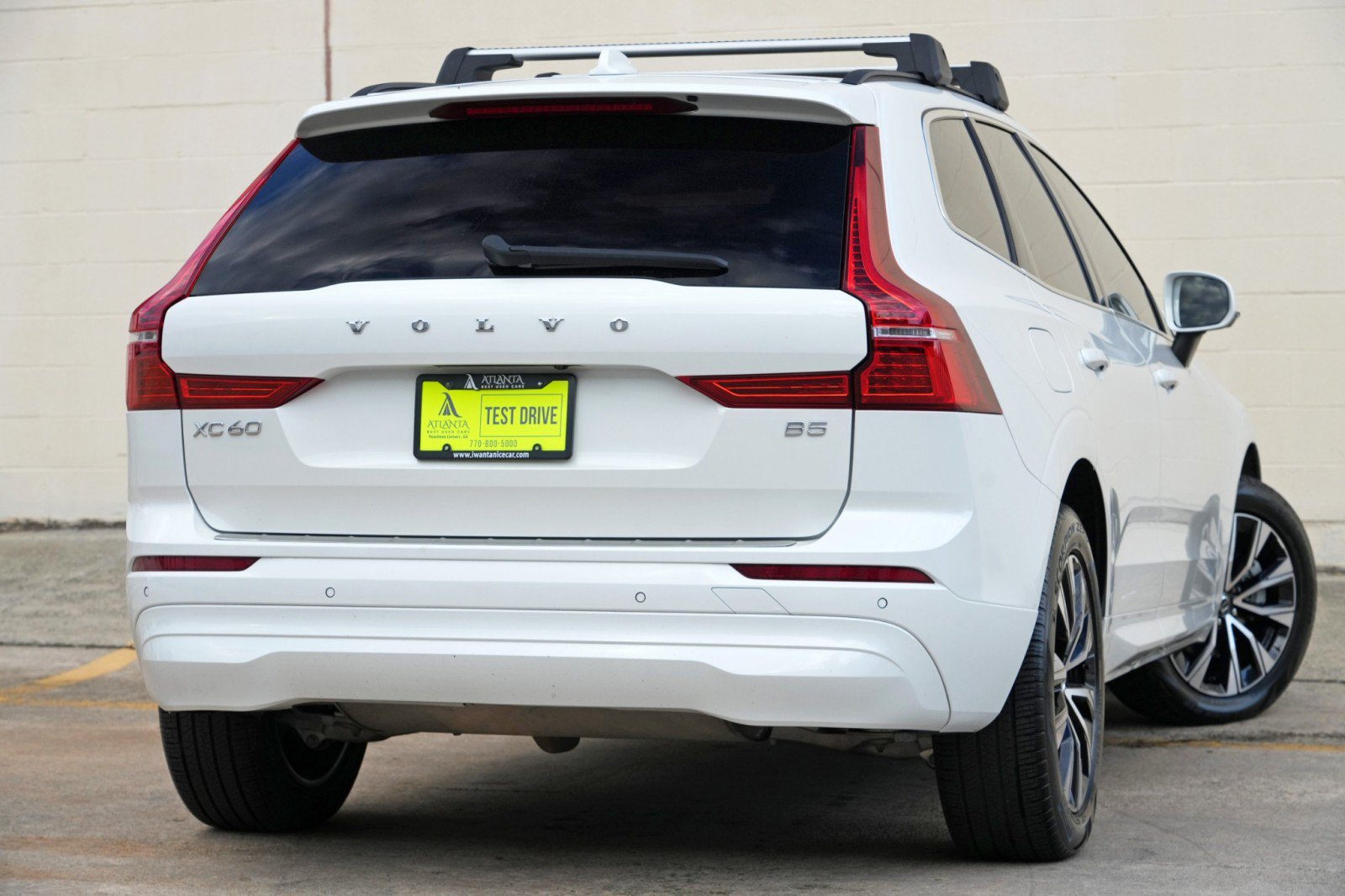 Used 2023 Volvo XC60 B5 Core w/ Climate Package FWD image 4