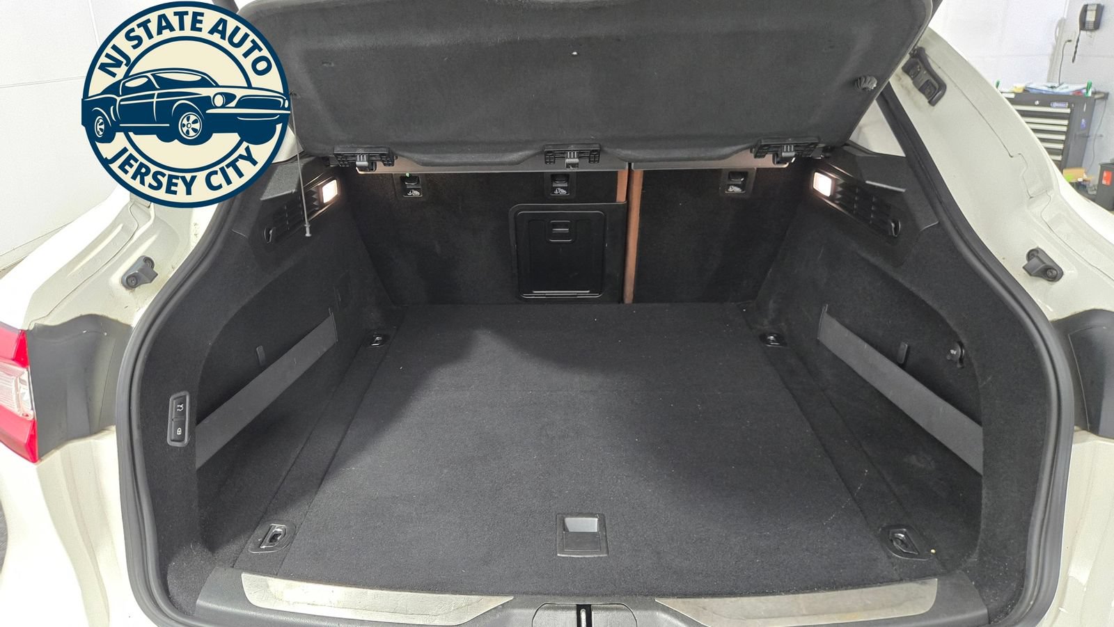 Used 2019 Maserati Levante GranLusso AWD/4WD image 38