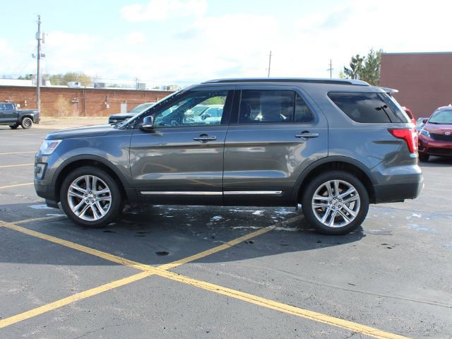 Used 2017 Ford Explorer XLT w/ Equipment Group 202A AWD/4WD image 7