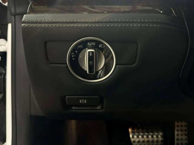 Used 2020 Mercedes-Benz SL 550 image 28