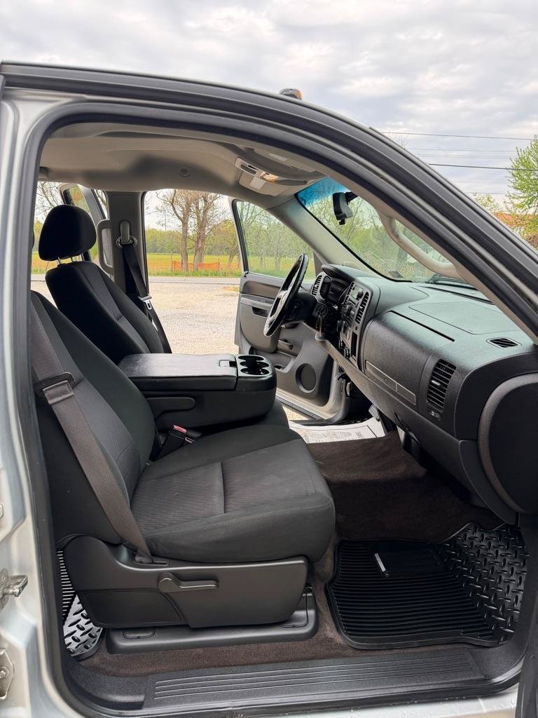 Used 2013 Chevrolet Silverado 2500 LT w/ Interior Plus Package AWD/4WD image 18