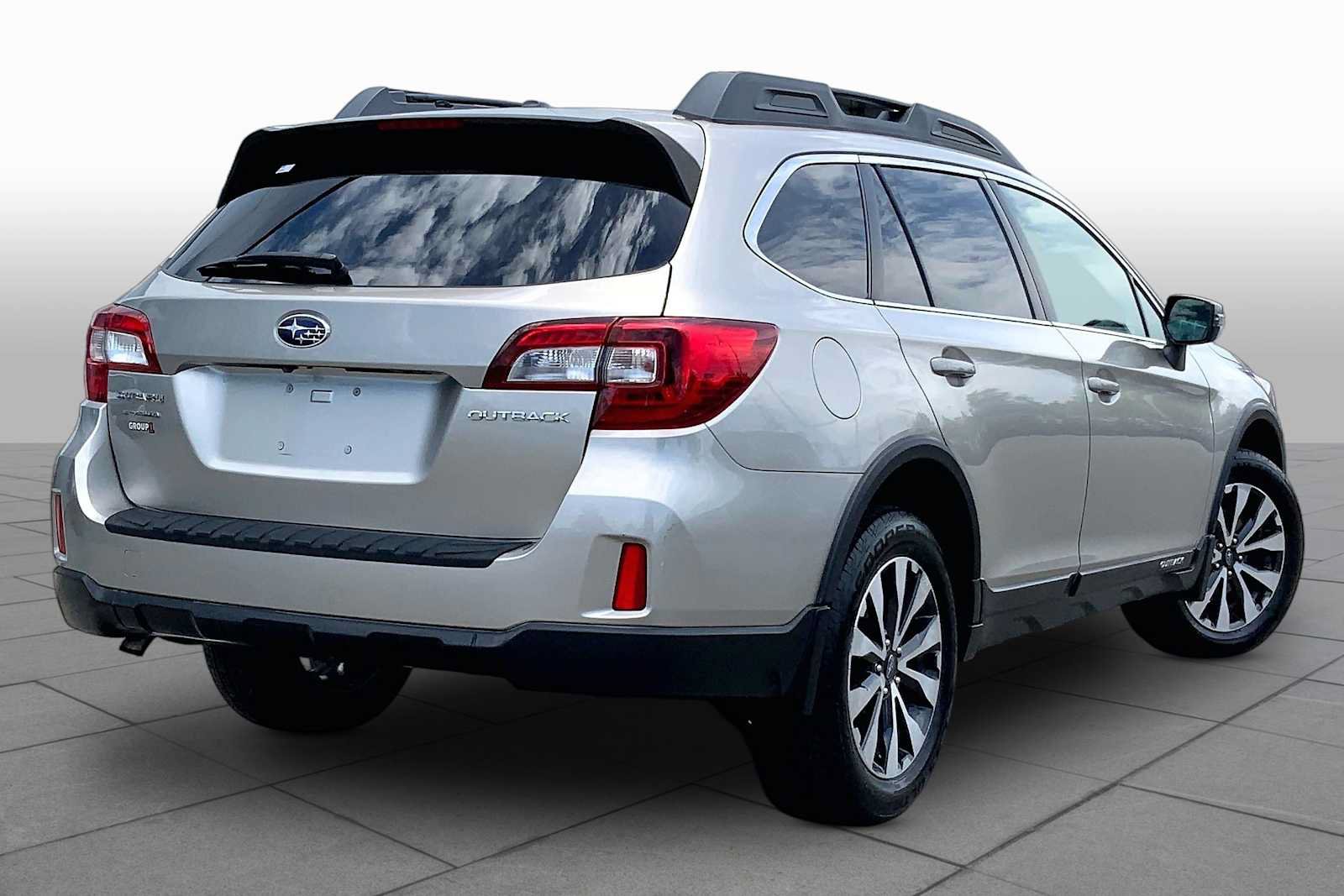 Used 2015 Subaru Outback 2.5i Limited AWD/4WD image 13
