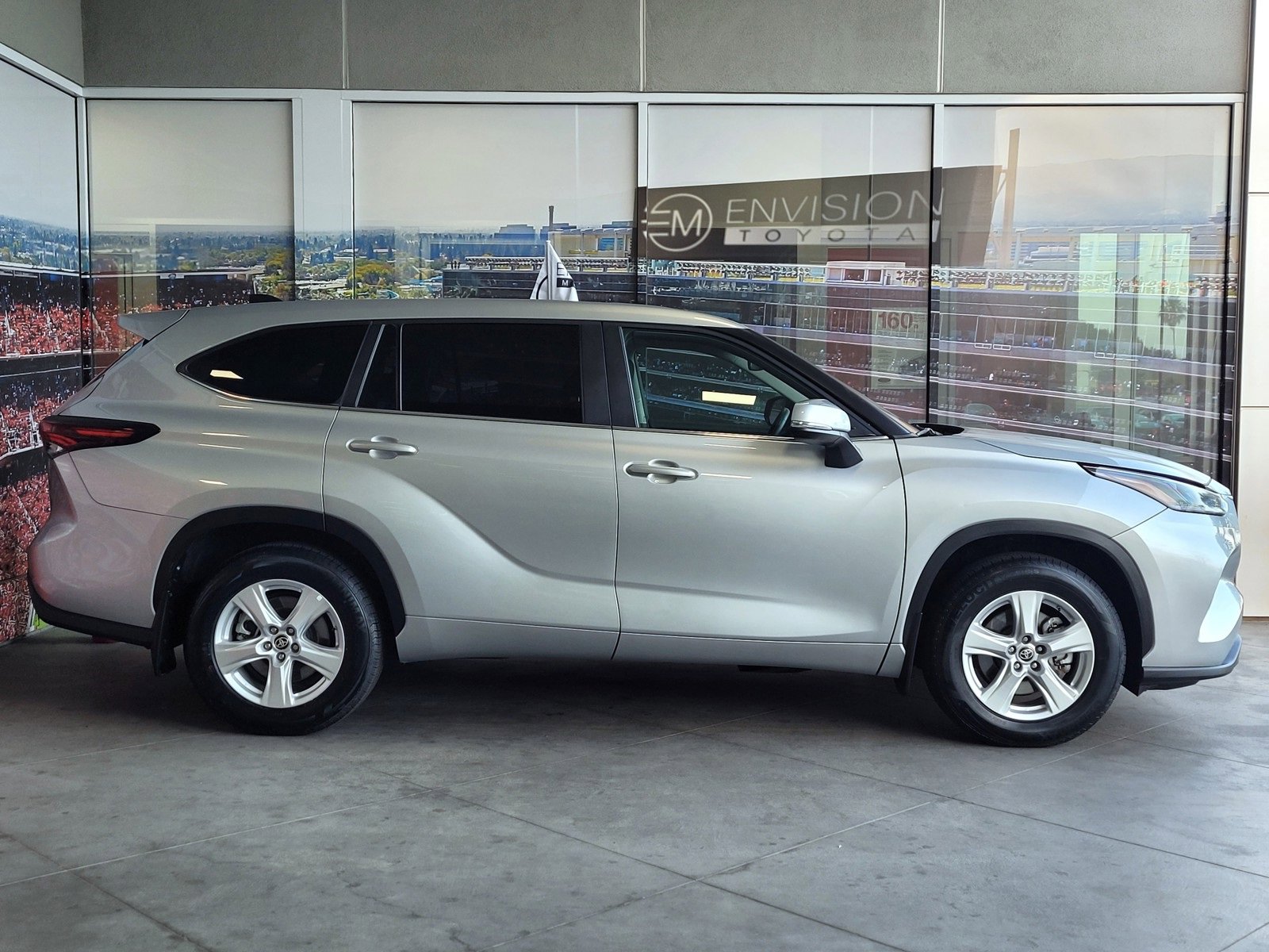 Certified 2024 Toyota Highlander LE image 4